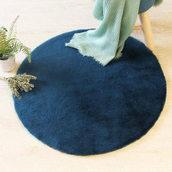 Tapis doux fourrure bleu canard ATMOSPHERA en situation