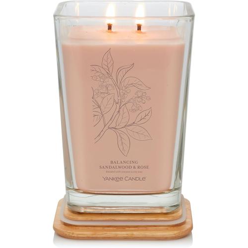 Présentation de Bougie Carrée Yankee Candle Santalwood, Rose, Well Living en situation