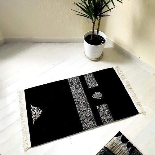 Présentation de Zoom sur Tapis de prière musulman noir, motif islamique brodé