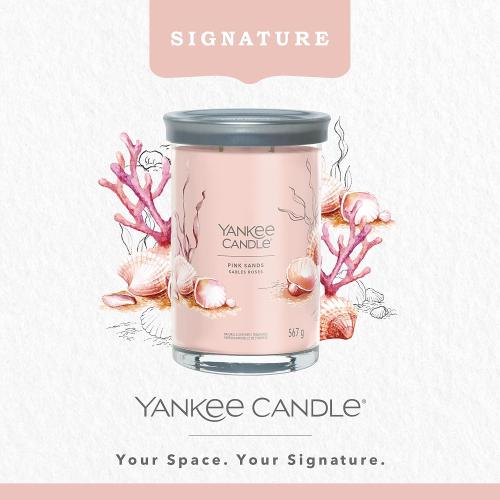 Présentation de Yankee Candle Sables Roses, Bougie Parfumée Tumbler en situation