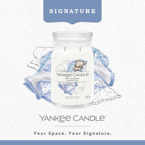 Présentation de Yankee Candle Signature, bougie parfumée, couverture douce, cire soja en situation