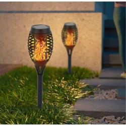 Lampe Solaire Flamme Extérieure, 2 Pack Torches LED en situation