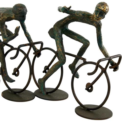 Présentation de Sculpture Cyclistes Bronze Polystone Deco 79, Art Moderne en situation