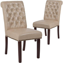 Présentation Chaises Parsons Souples Cuir Beige, Garniture Clous, Finition Noyer