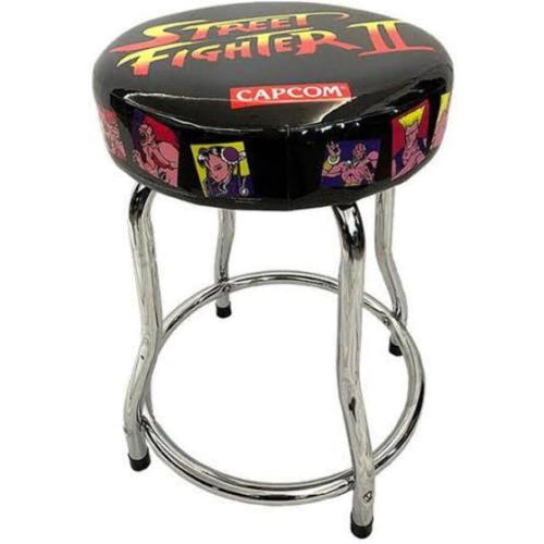 Présentation de Tabouret Street Fighter II ARCADE1UP, design rétro en situation