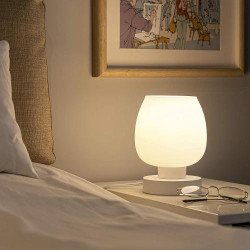 Lampe de Chevet Tactile ONEWISH avec Intensité Variable 3 Voies en situation