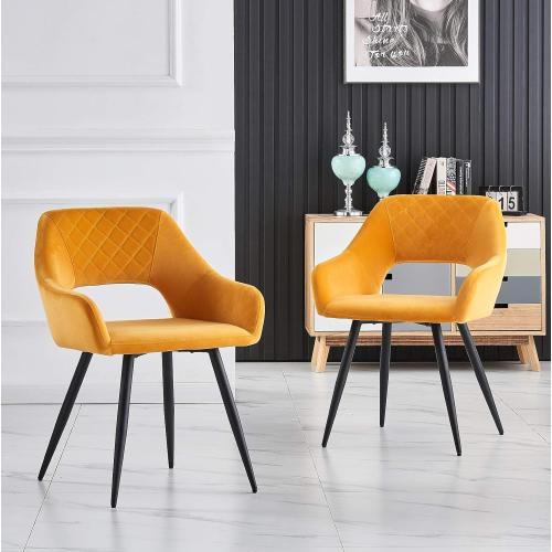 Présentation de Chaises Scandinaves Velours Jaunes, Lot de 2, Accoudoirs en situation