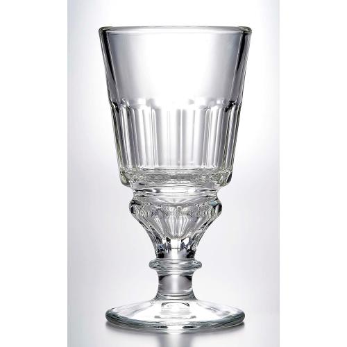 Présentation de Verre Absinthe La Rochere, Design Élégant, Artisanat Français en situation