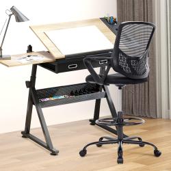 Chaise de bureau ergonomique, réglable, maille, accoudoirs en situation