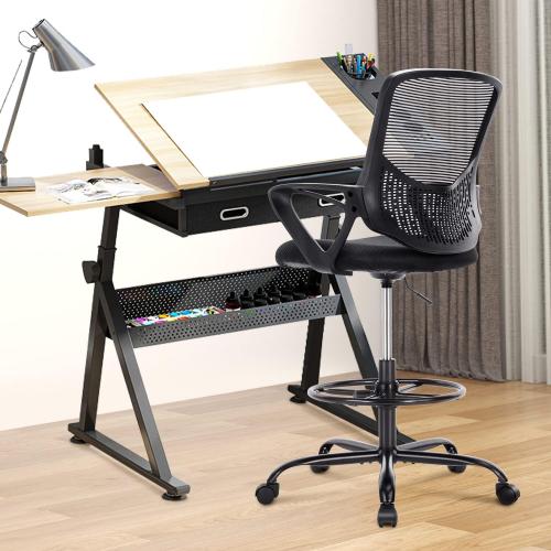 Présentation de Chaise de bureau ergonomique, réglable, maille, accoudoirs en situation