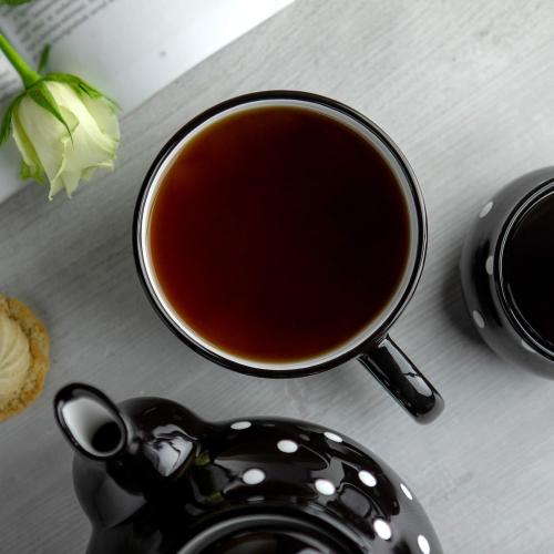 Présentation de Zoom sur Tasse en céramique noire, pois blancs, artisanale