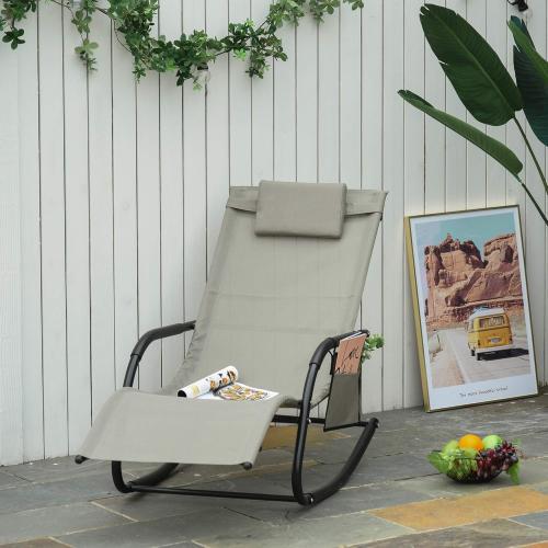 Présentation de Chaise Longue Bascule Ergonomique Outsunny, Gris Clair en situation