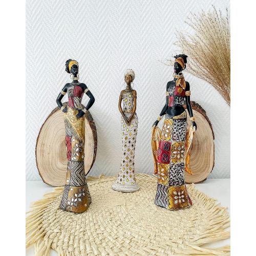 Présentation de Sculpture Moderne Femme Africaine, Décoration Colorée en situation