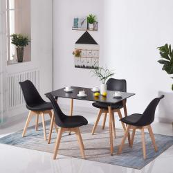 Chaises Scandinaves Noir, Lot de 4, Pieds Bois Hêtre Massif en situation