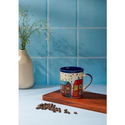 Tasse café céramique motif ville multicolore, Gall Amp Zick en situation