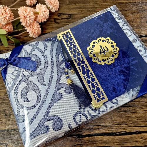 Présentation de Coffret cadeau islamique, Coran, tapis prière bleu roi en situation