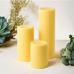 Bougies Pilier Non Parfumées, Jaune, Mister Candle en situation