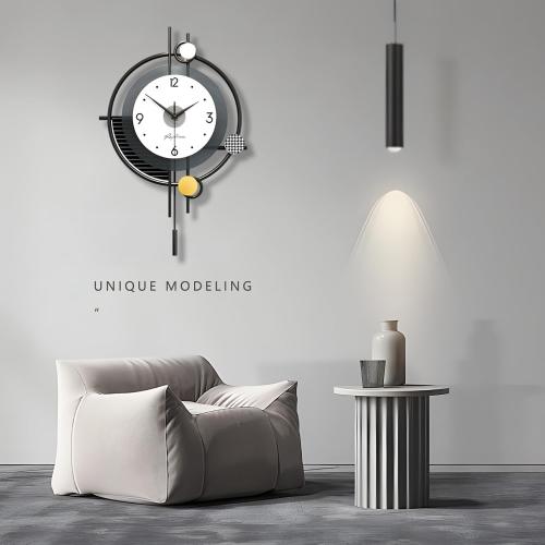 Présentation de Horloge Murale Silencieuse TWFJEL, Style Nordique Minimaliste en situation