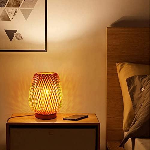 Présentation de Petite Lampe de Table en Bambou Boho - Éclairage de Chevet Tissé en situation