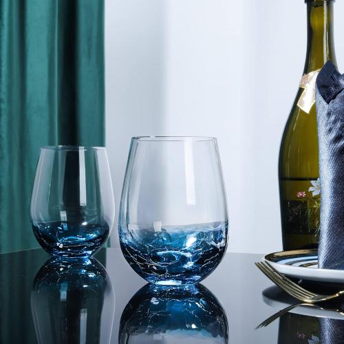 Présentation de Joeyan Verres à Vin Cristal Soufflé Bleu Craquelé 2 pièces en situation