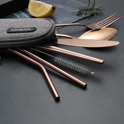 Couverts portables acier inoxydable Topbooc, étui étanche rose gold en situation