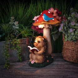 Figurine Hérisson et Champignon avec Lampe Solaire pour Jardin en situation