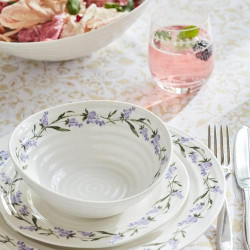 Assiettes plates Lavandula, lot 4, Portmeirion, Sophie Conran en situation